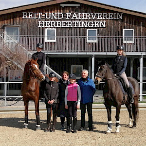 Der Frühling bizzelt schon ... PSKO-Jugendförderlehrgang Dressur in Herbertingen mit Lucia Burkhart